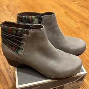 Dansko Tami Neutral Nubuck shoes Grey. EUR size42. EUC orig box smoke free home.